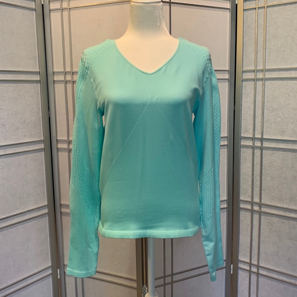 *WORN ONCE* Champion spandex shirt. L